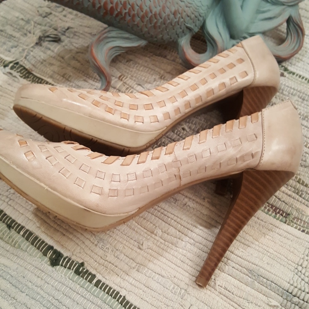 Andre Geller leather size 7 pumps